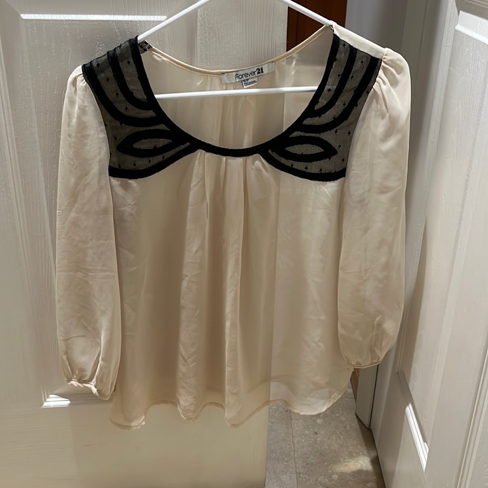 Great light weight blouse with lace detail!